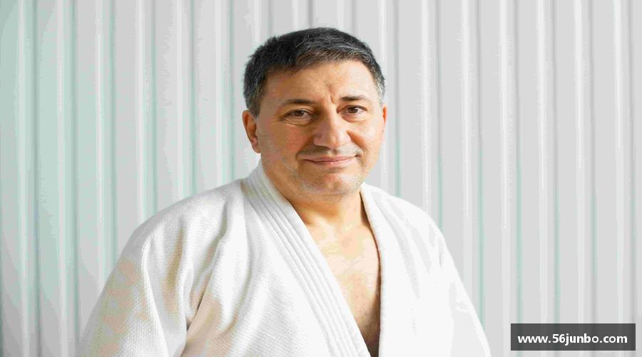 追求卓越，赢得尊重！